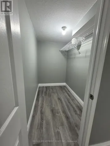 76 Glenview Avenue Cambridge ON N1R 2W2