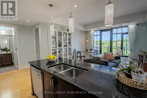 327 Breezehill Avenue South Ottawa ON K1Y 1R6