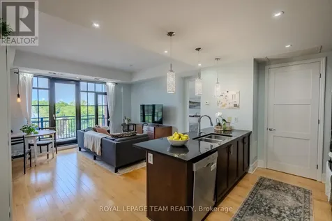 327 Breezehill Avenue South Ottawa ON K1Y 1R6