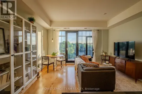 327 Breezehill Avenue South Ottawa ON K1Y 1R6