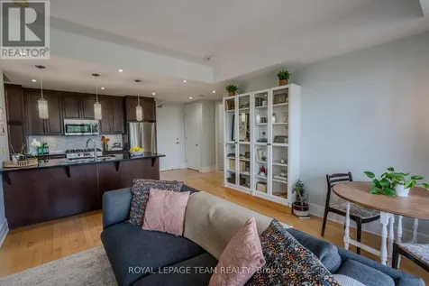 327 Breezehill Avenue South Ottawa ON K1Y 1R6