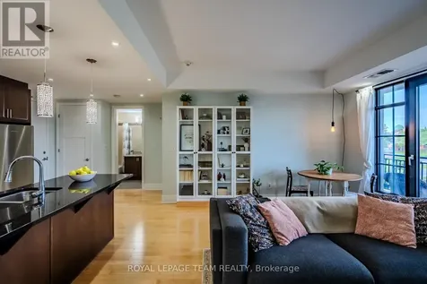 327 Breezehill Avenue South Ottawa ON K1Y 1R6