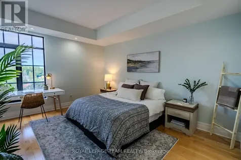 327 Breezehill Avenue South Ottawa ON K1Y 1R6