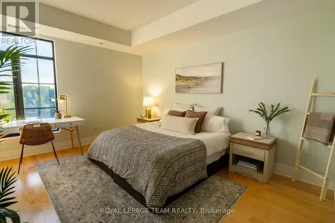 327 Breezehill Avenue South Ottawa ON K1Y 1R6