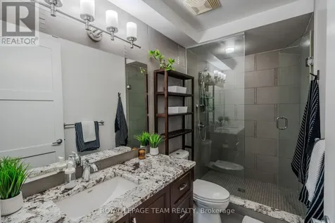 327 Breezehill Avenue South Ottawa ON K1Y 1R6