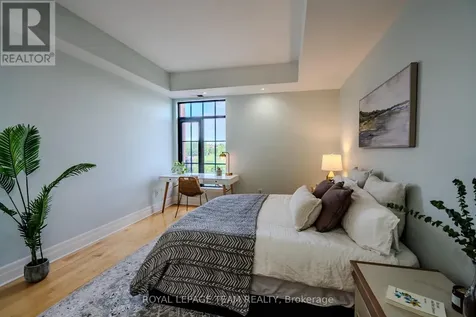 327 Breezehill Avenue South Ottawa ON K1Y 1R6