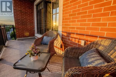 327 Breezehill Avenue South Ottawa ON K1Y 1R6