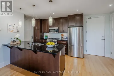 327 Breezehill Avenue South Ottawa ON K1Y 1R6