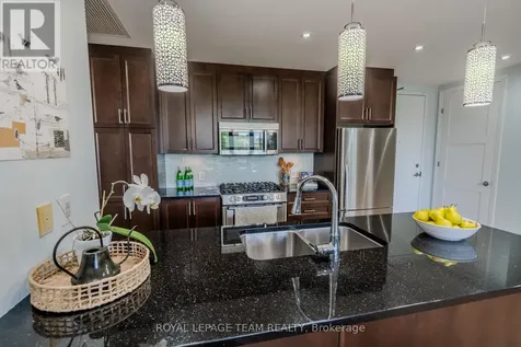 327 Breezehill Avenue South Ottawa ON K1Y 1R6