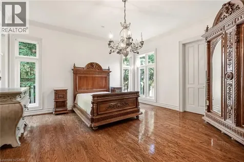 1111 Crofton Way Burlington ON L7P 4X1
