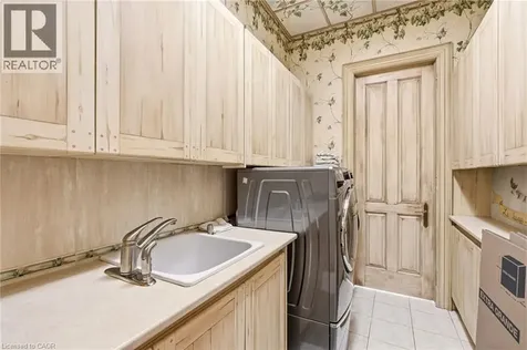 1111 Crofton Way Burlington ON L7P 4X1