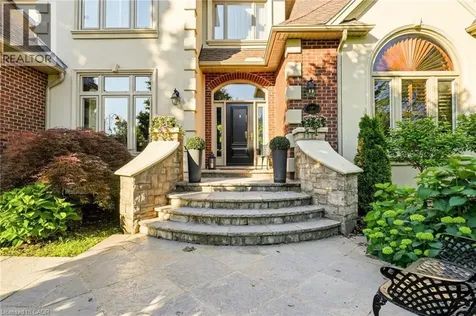1111 Crofton Way Burlington ON L7P 4X1