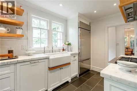 32 Park Avenue Oakville ON L6J 3X8