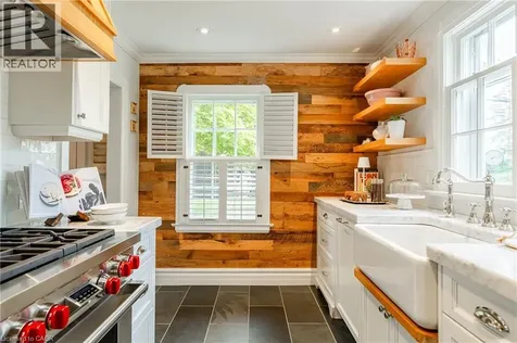 32 Park Avenue Oakville ON L6J 3X8