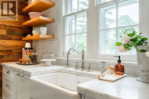 32 Park Avenue Oakville ON L6J 3X8