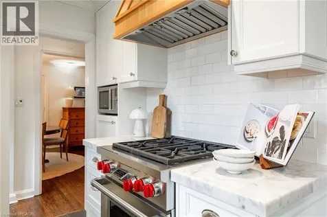 32 Park Avenue Oakville ON L6J 3X8