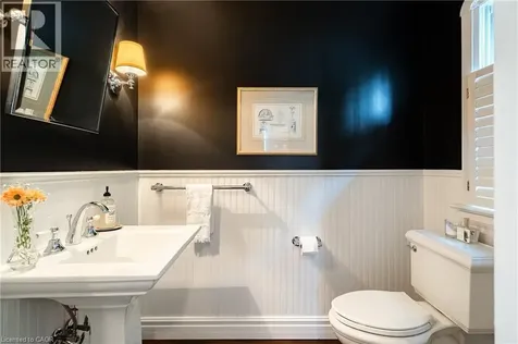 32 Park Avenue Oakville ON L6J 3X8