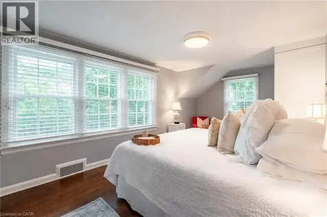 32 Park Avenue Oakville ON L6J 3X8