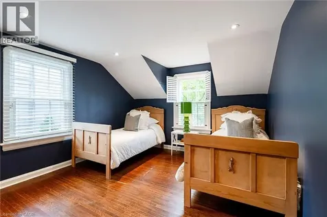 32 Park Avenue Oakville ON L6J 3X8