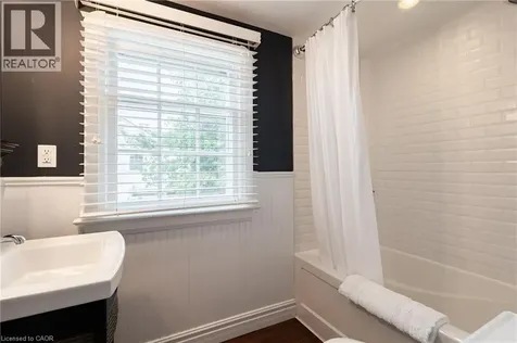 32 Park Avenue Oakville ON L6J 3X8