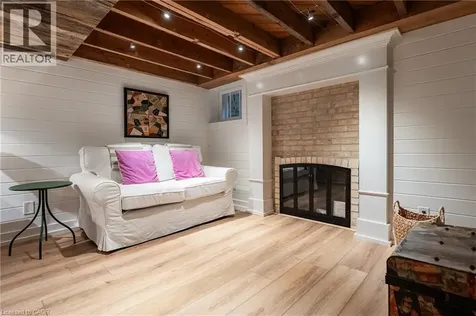 32 Park Avenue Oakville ON L6J 3X8
