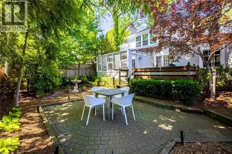 32 Park Avenue Oakville ON L6J 3X8