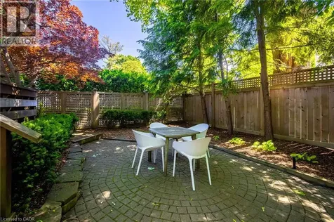 32 Park Avenue Oakville ON L6J 3X8