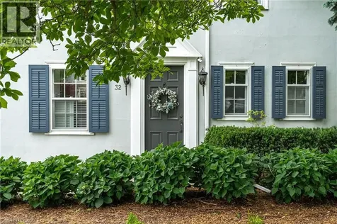 32 Park Avenue Oakville ON L6J 3X8