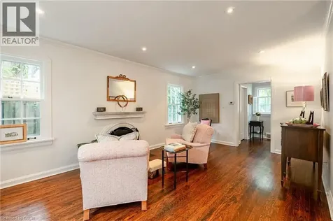32 Park Avenue Oakville ON L6J 3X8
