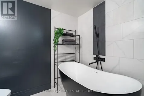 23 Dawson Drive Collingwood ON L9Y 5B4