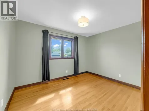 424 Laporte Avenue Windsor ON N8S 3R2