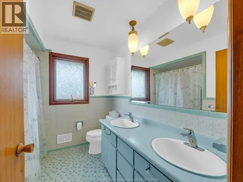 424 Laporte Avenue Windsor ON N8S 3R2