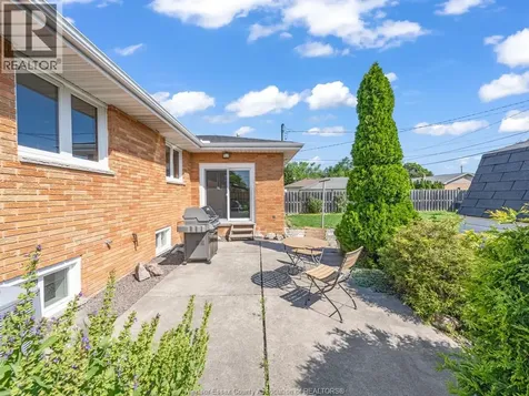424 Laporte Avenue Windsor ON N8S 3R2