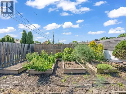 424 Laporte Avenue Windsor ON N8S 3R2