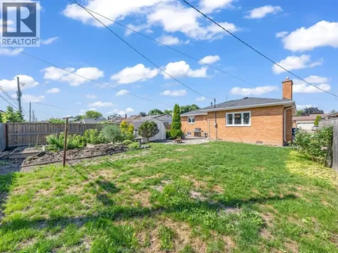 424 Laporte Avenue Windsor ON N8S 3R2
