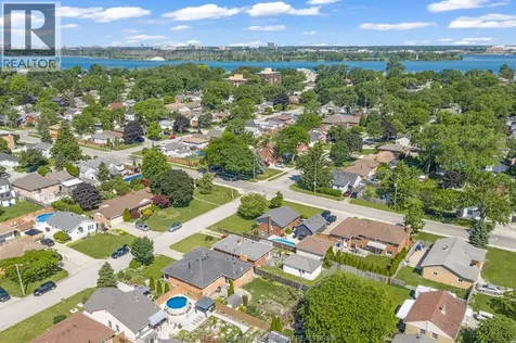 424 Laporte Avenue Windsor ON N8S 3R2