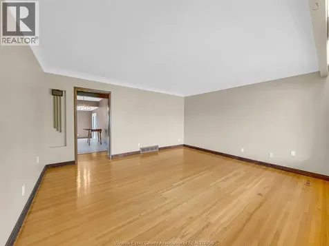 424 Laporte Avenue Windsor ON N8S 3R2