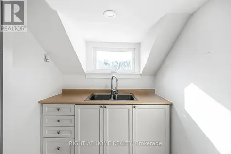 100 Green Mountain Road East Hamilton ON L8J 2W4