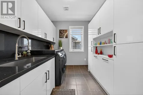 187 Trail Boulevard Springwater ON L9X 1A8