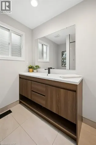 530 Penny Lane Waterloo ON N2T 2L2