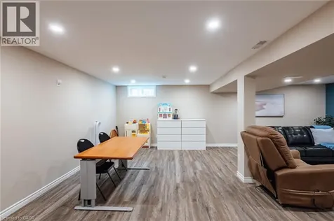 28 Mcgibbon Court Kitchener ON N2A 3P2