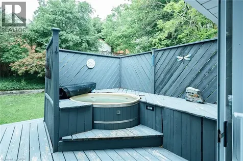 28 Mcgibbon Court Kitchener ON N2A 3P2