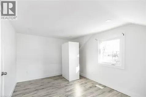 100 Green Mountain Road East Stoney Creek ON L8J 2W4