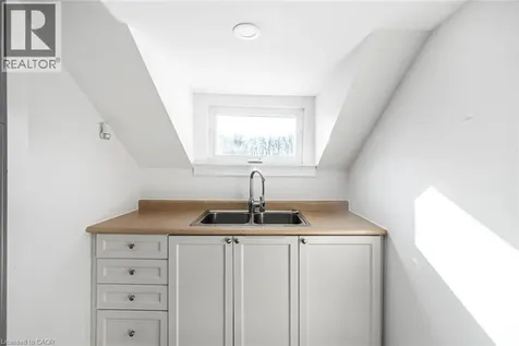 100 Green Mountain Road East Stoney Creek ON L8J 2W4
