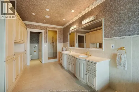 4955 Riverside Drive Windsor ON N8Y 5A3