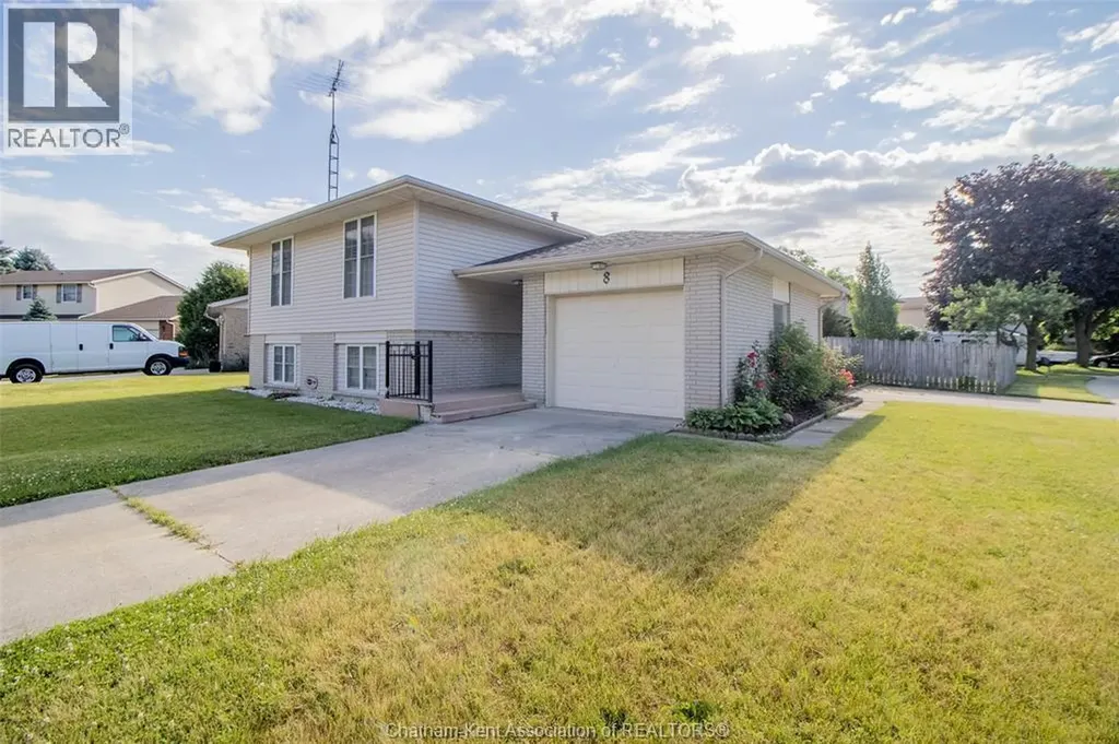 8 Regal Place Chatham ON N7M 5P5