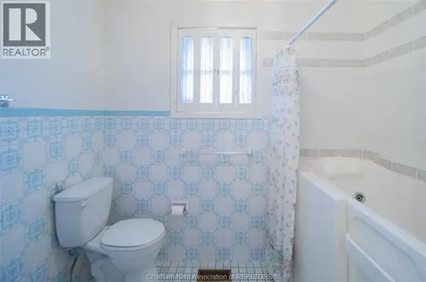 8 Regal Place Chatham ON N7M 5P5