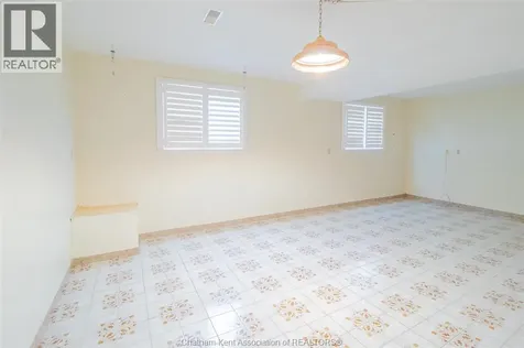 8 Regal Place Chatham ON N7M 5P5