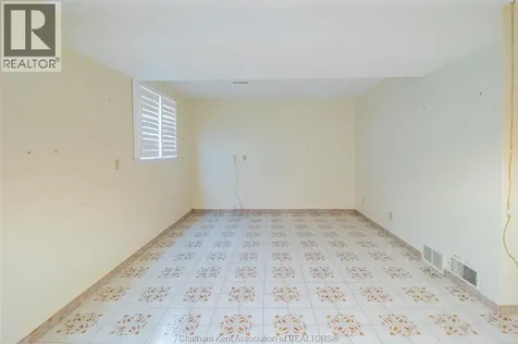 8 Regal Place Chatham ON N7M 5P5
