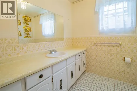 8 Regal Place Chatham ON N7M 5P5